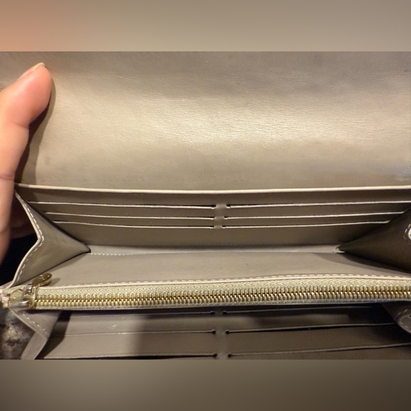 Louis Vuitton Sarah Wallet - Picture 13 of 17